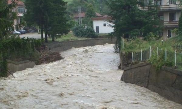 Монтана остава в снежен капан