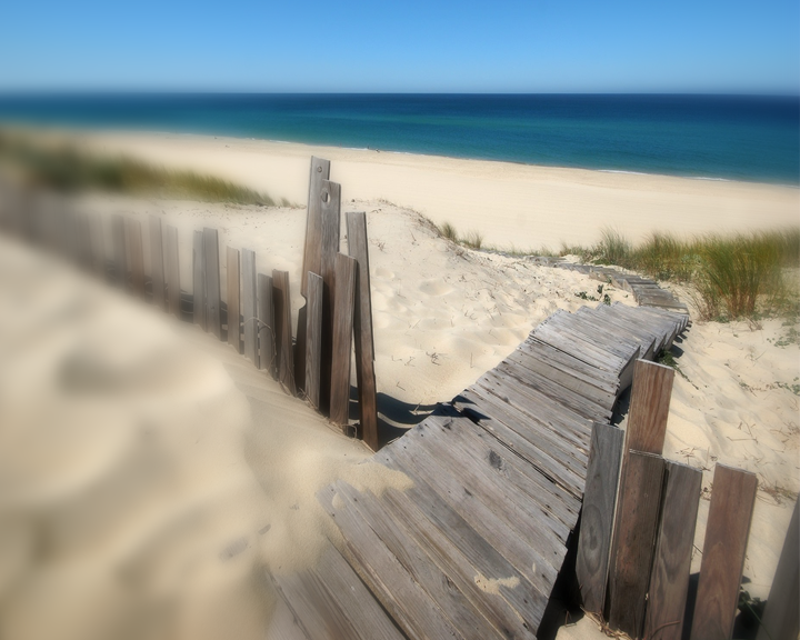 Хора с двигателни увреждания без достъп до морето