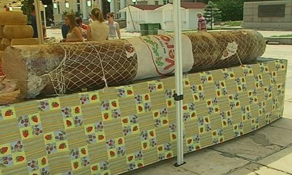 600-килограмова мортадела показват в центъра на Пловдив