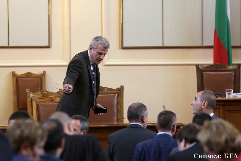 Депутатите спряха роенето на болниците (ОБЗОР)