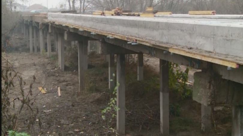 Започна ремонтът на моста който свързва пловдивските села Ягодово и