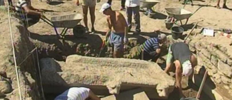 Откриха римско корито чешма в античния град край Рупите