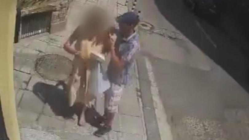 Заловиха мъж за грабежи над възрастни жени в София
