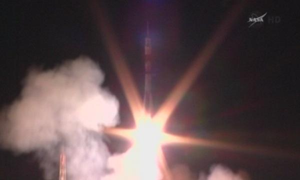 Отложи се скачването на  Союз с МКС