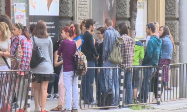 НАТФИЗ връчи дипломите на 67-ия си випуск
