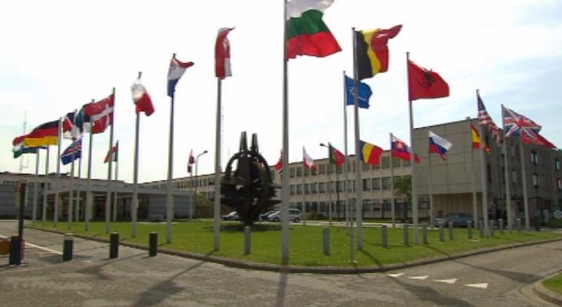 ​Военните министри от НАТО обсъждат дали да наблюдават мигрантите