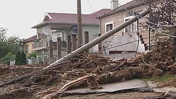 Балканите продължават да са под вода