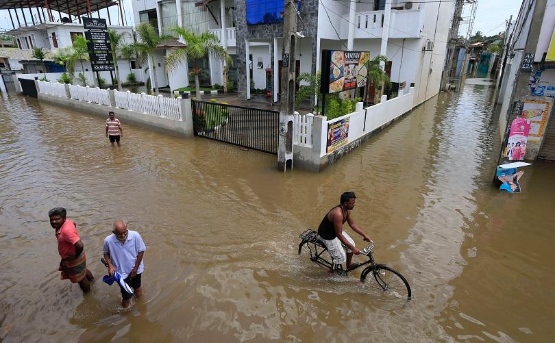 Над 140 жертви причиниха наводненията в Шри Ланка