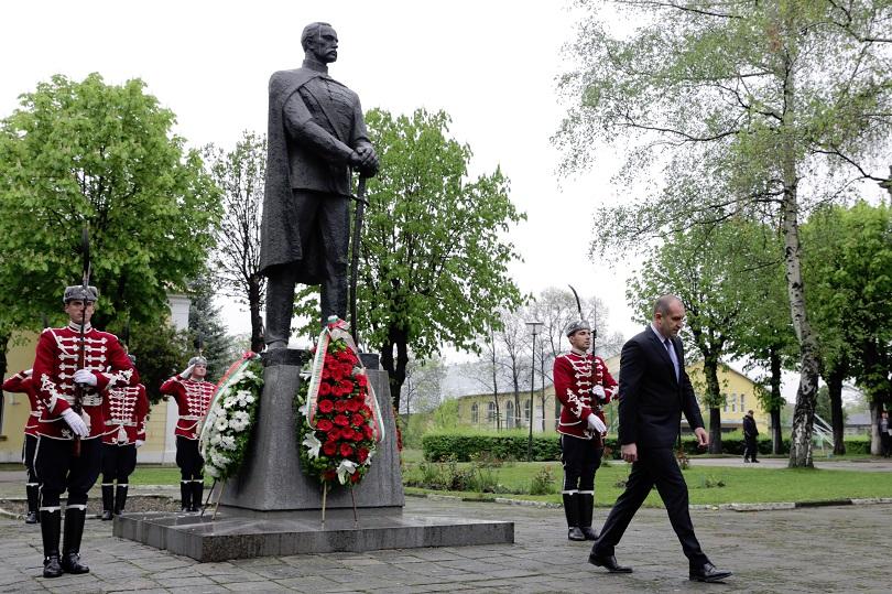 Президентът: Недофинансирането е една от причините за проблемите в армията