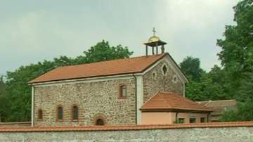 Християни и мюсюлмани възстановиха църквата в с. Нови извор