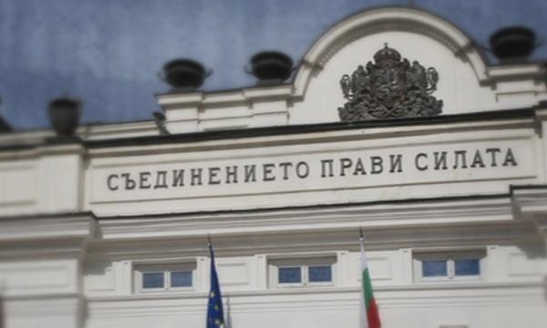 Кой до кого ще седи в Народното събрание