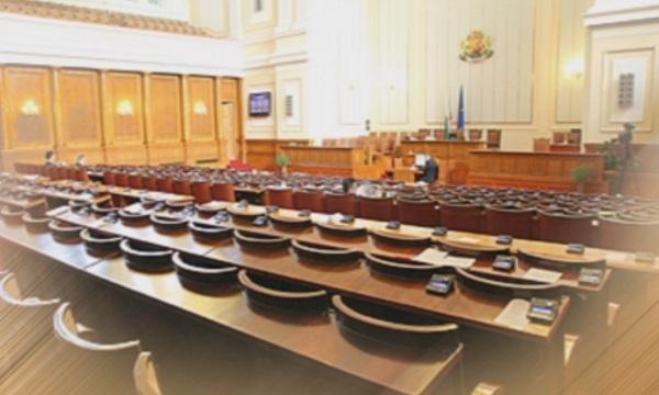Смяна на местата на основните играчи в 42-то Народно събрание