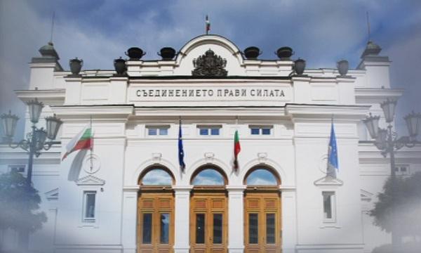 Парламентът продължава работата си съгласно договорената програма