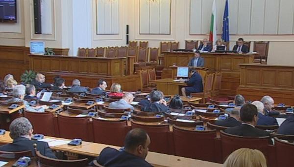 Спорове между управляващи и опозиция за референдума (ОБЗОР)