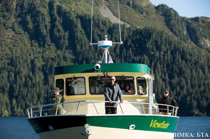 Обама изкачи топящ се ледник в Аляска