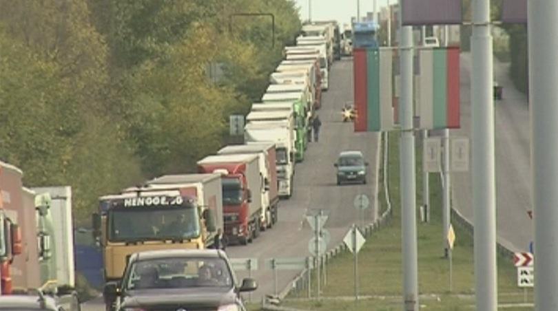 Очакват се опашки на Дунав мост и днес