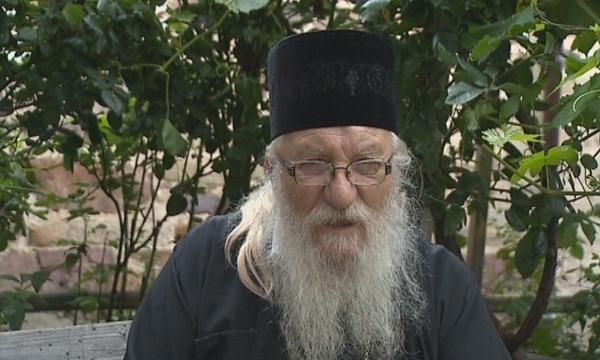 Отец Иван предава управлението на сина си