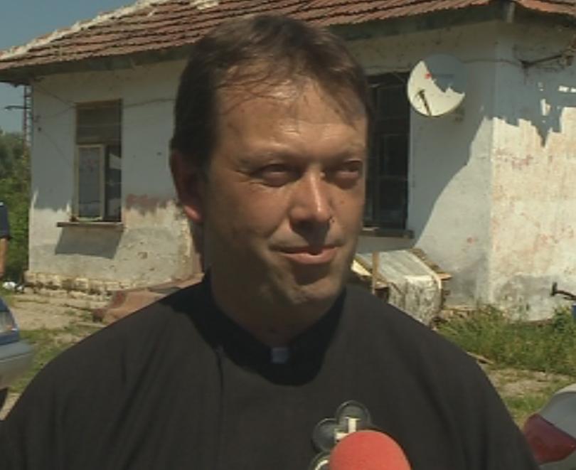 Отец Паоло Кортези от Белене напуска България