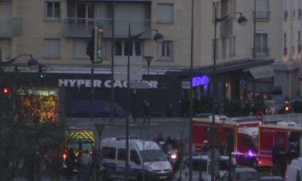 снимка 1 Петима убити, включително похитителят, в супермаркета в Париж