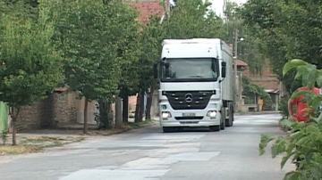 ТИР-ове тормозят хората в Павликени