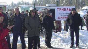 Жители на Берковица излязоха на протест с искане за тунел под прохода Петрохан