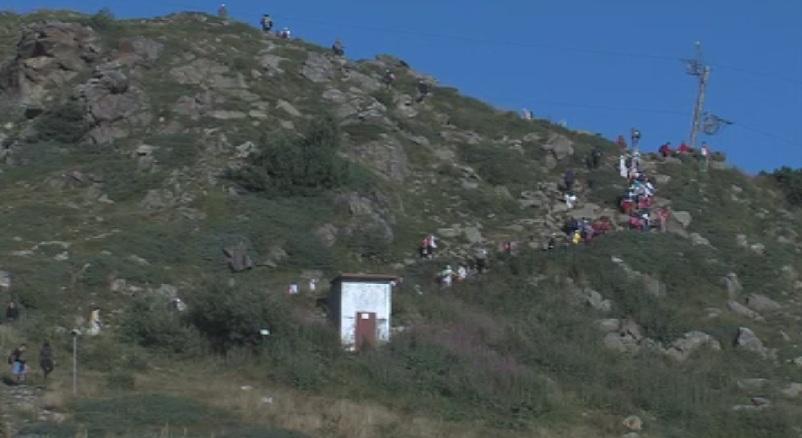 Последователите на Петър Дънов посрещат Слънчевата нова година