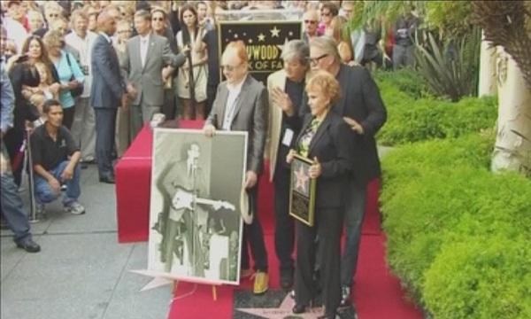 Почина Фил Евърли