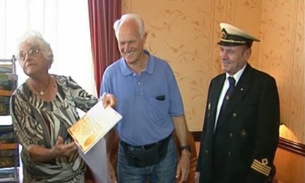 Писмо в бутилка срещна австралийци и българи след 21 години кореспонденция