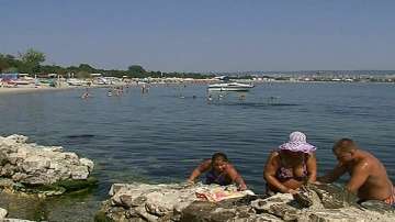 Забранено къпането на Офицерския плаж