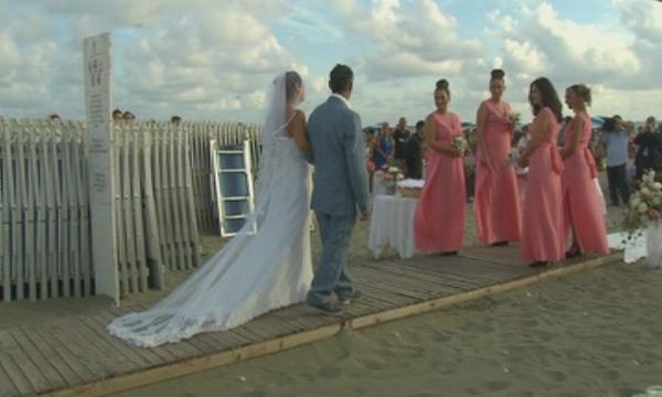 Първата сватба на плажа в околностите на Рим