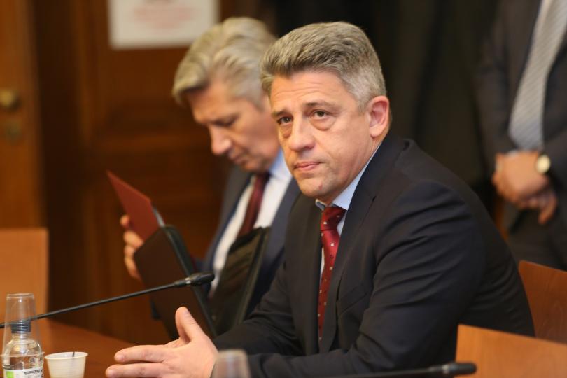 Настоящият и бившият началник от служба Военна информация Пламен Ангелов