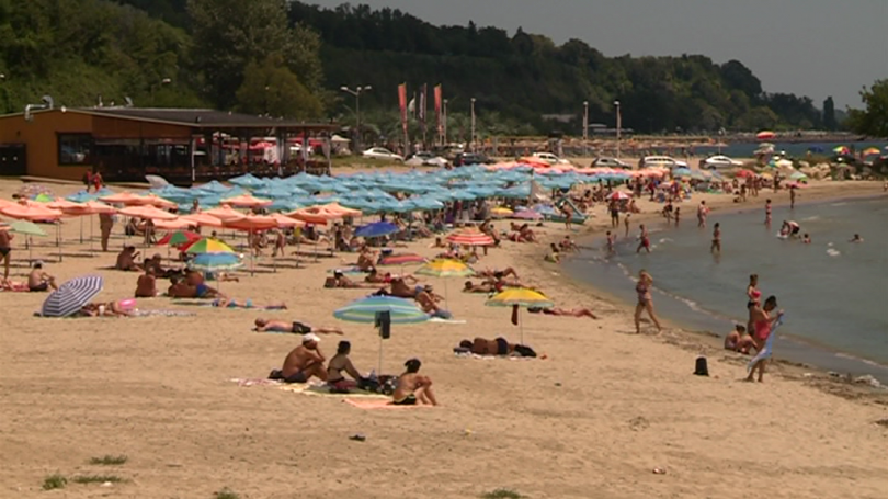 Откриха спасителни постове на 17 неохраняеми плажа във Варна и областта