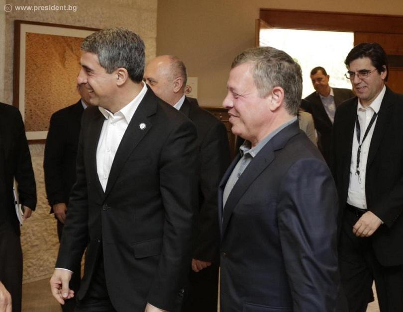 снимка 1 Росен Плевнелиев разговаря с краля на Йордания Абдула II