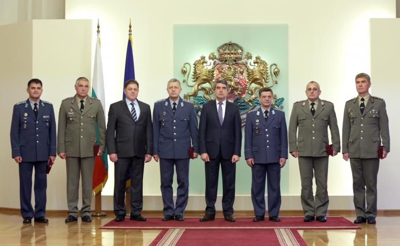 президентът повиши звание военнослужещи българската армия