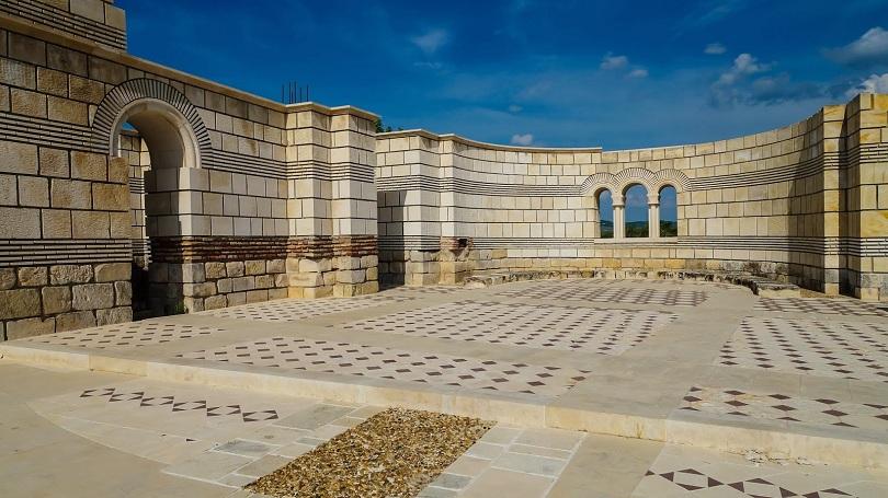 Рушим Плиска-строим гари, рушим гари-строим Плиска!