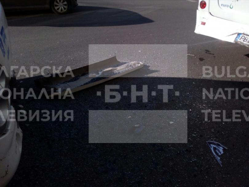 снимка 3 Автобус на градския транспорт блъсна 71-годишна жена в Пловдив