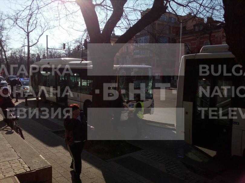 снимка 4 Автобус на градския транспорт блъсна 71-годишна жена в Пловдив