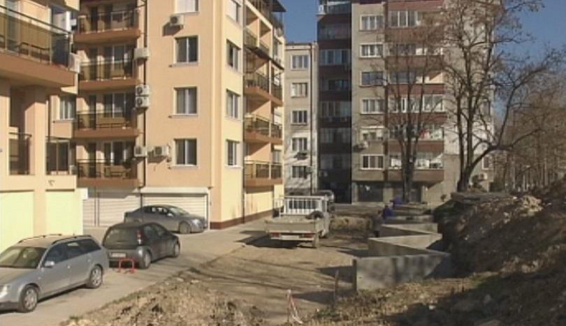 Пловдивчани масово подават заявления за платени паркоместа пред блоковете