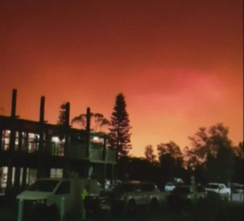 4000 души се оказаха в огнен капан на плаж в