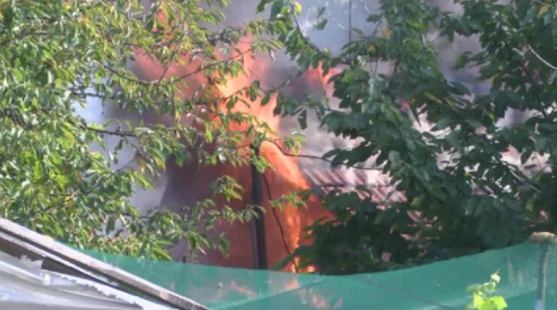 Къща изгоря в Казанлък след взрив на газова бутилка