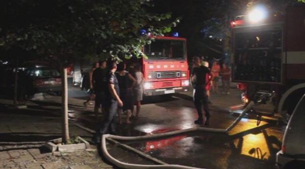Евакуираха жилищен блок заради голям пожар