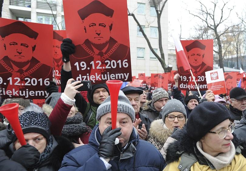 снимка 1 Трети ден продължават протестите в Полша