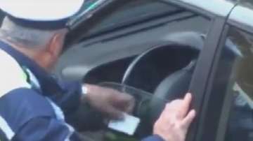 Полицаят, заснет да получава подкуп, даде писмени обяснения