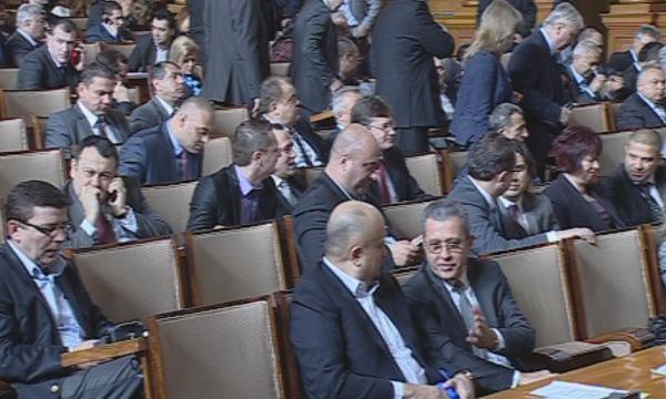 Социолозите нарекоха месеца политическия март