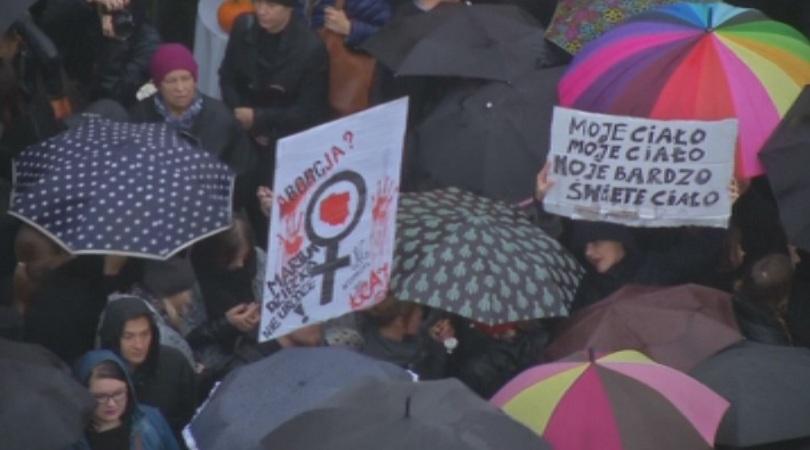 Отмениха забраната за абортите в Полша