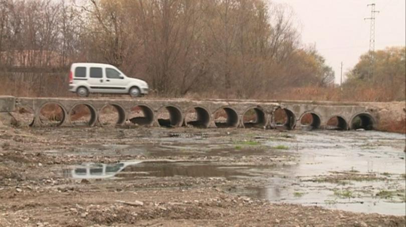 снимка 1 След 40 години чакане пловдивското село Поройна се сдоби с нов мост