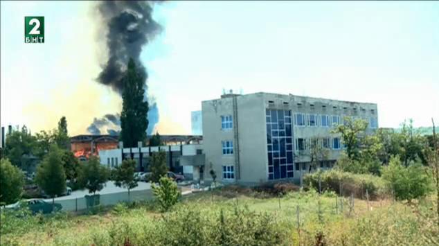 Пожар избухна в най-голямата кравеферма в България