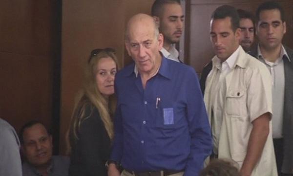 Бившият премиер на Израел получи 6 години затвор