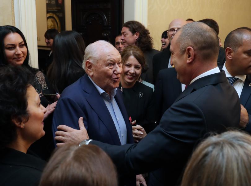 снимка 1 Президентът Радев се срещна с българската общност в Австрия