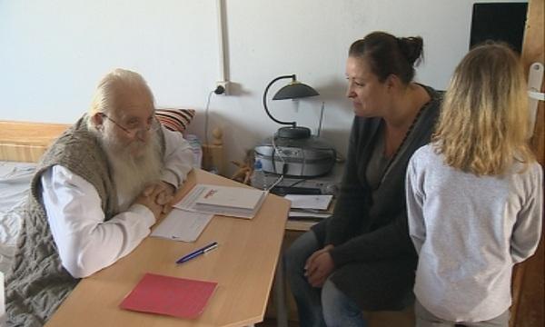 пари храна приюта бездомници